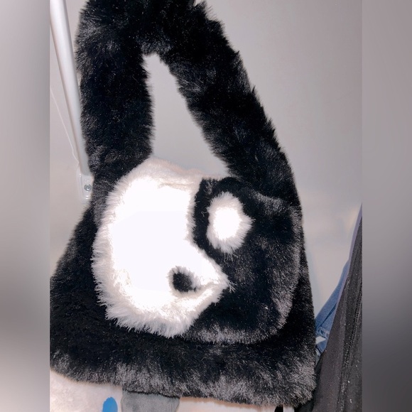 New Fuzzy Black/White YingYang Purse ☯️💜🫶🏻 - Picture 8 of 8